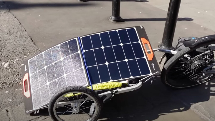 e-biker zieht solaranlage hinter sich her: wie weit kommt er damit?