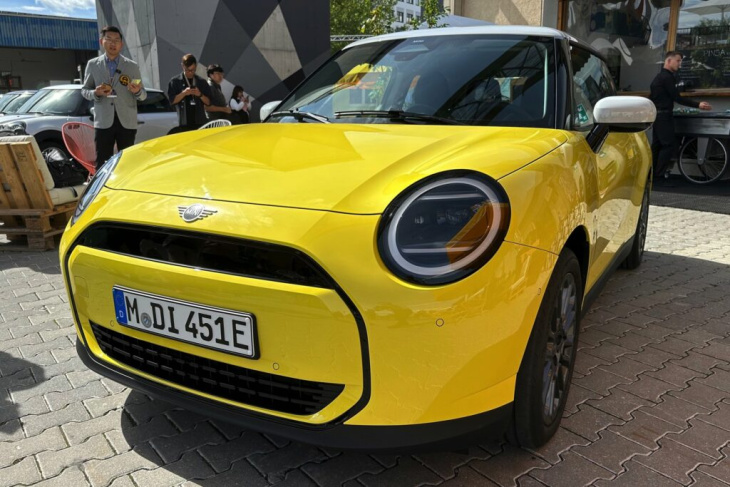 live-fotos: neuer mini cooper j01 in sunny side yellow