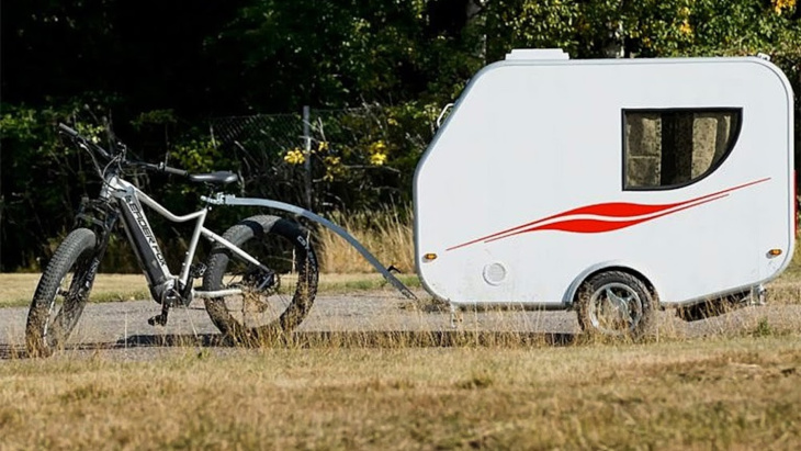 schluss mit zelten im wald: diesen wohnwagen ziehen sie mit dem e-bike