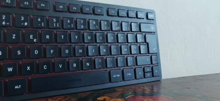 cherry kw 9200 mini im test: handliche tastatur zu hohem preis