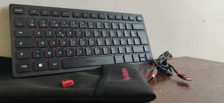 cherry kw 9200 mini im test: handliche tastatur zu hohem preis
