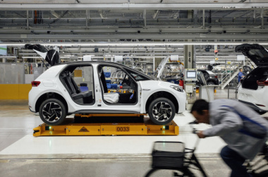 E-Auto - Vom Hoffnungsträger zum Sorgenkind - Volkswagen kündigt Stellenabbau im Werk Zwickau an