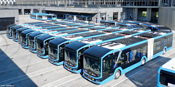 münchner verkehrsgesellschaft nimmt 21 e-gelenkbusse von man entgegen