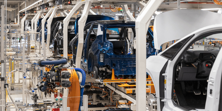 volkswagen initiiert stellenabbau in e-auto-fabrik zwickau