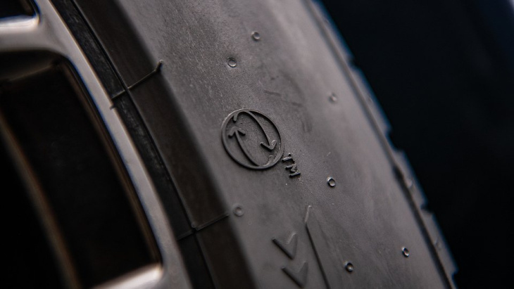 pirelli: neues logo für nachhaltige reifen
