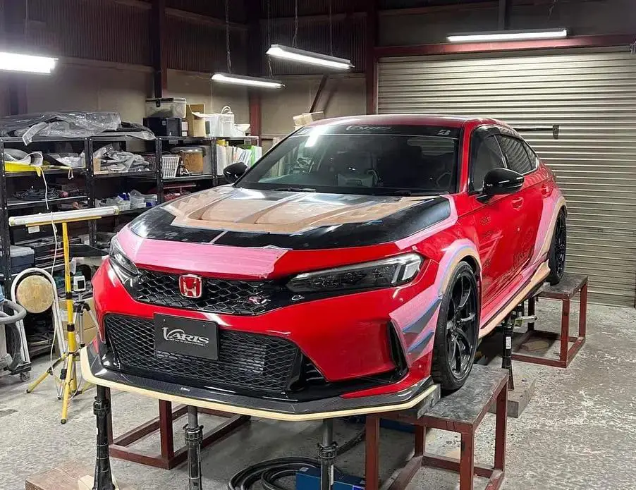 Honda Civic Type R (FL5) mit Varis Carbon-Widebody-Kit in Arbeit!
