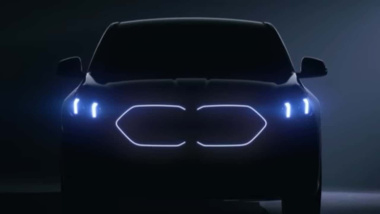 BMW iX2: Erstes Teaservideo zeigt illuminierten Grill