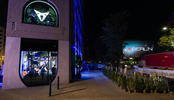cupra eröffnet in berlin-mitte zweite „cupra city garage“ in deutschland