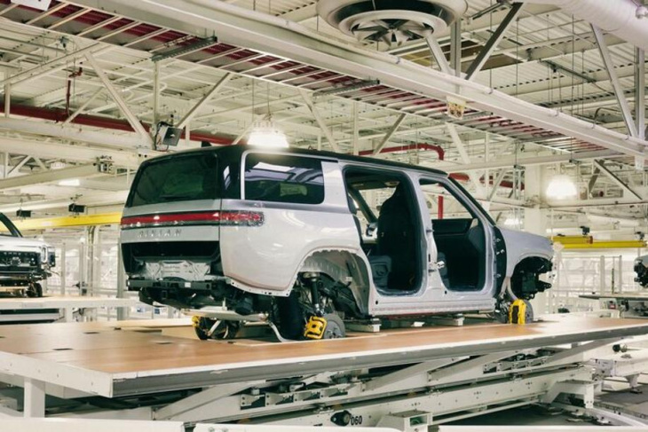 rivian-produktion verbrennt milliarden: 33.000 dollar verlust - pro auto