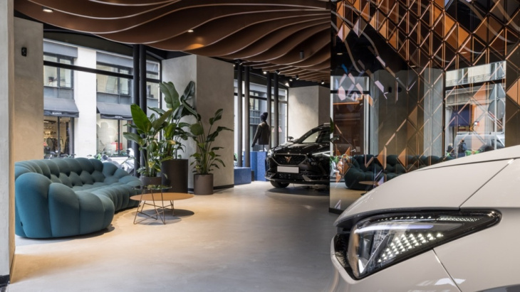 bienvenue a paris: cupra eröffnet neue city garage