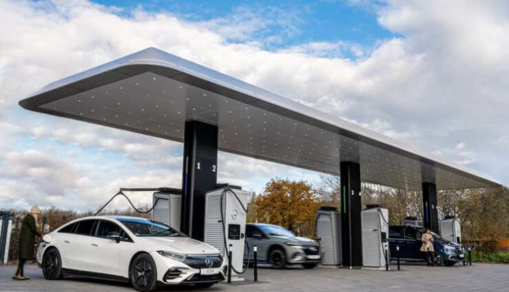 voller sterne: mercedes eröffnet in mannheim ersten eigenen elektroauto-ladepark in europa