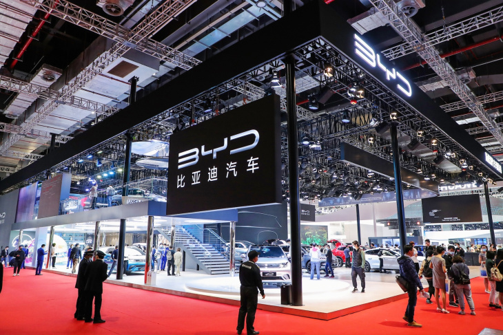 byd investiert in mega-autofrachter: baldige e-auto-flut aus china?