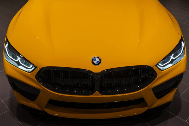 speed gelb: bmw m8 coupé mit 625 ps & porsche-lackierung