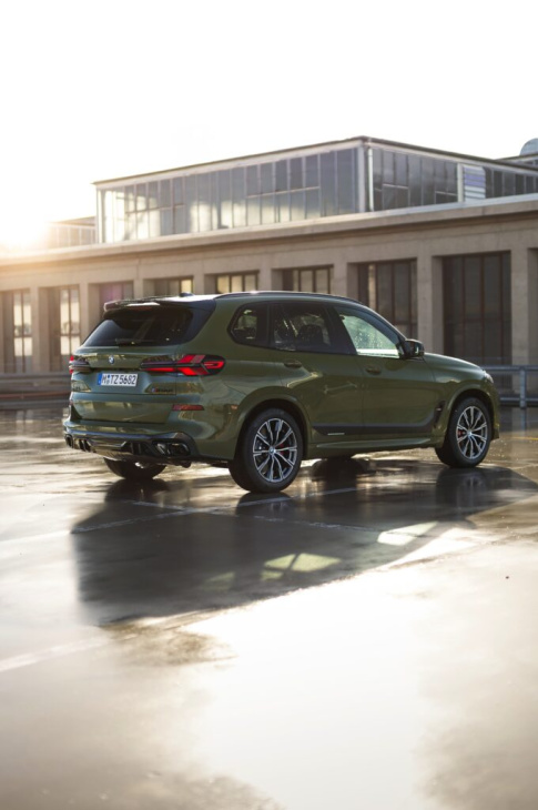 hingucker im tarn-look: bmw x5 m60i in urban green