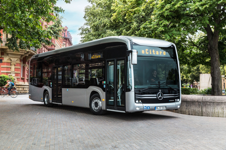 donnerstag magazin: bmw i5 touring startet bei 72.200 euro. apple vision pro & das automobil. daimler buses-tochter elektrifiziert in den haag.