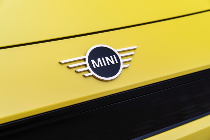 mini cooper e 2024: mehr fotos vom j01 ab 32.900 euro