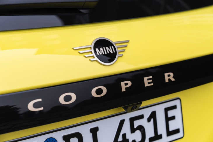 mini cooper e 2024: mehr fotos vom j01 ab 32.900 euro