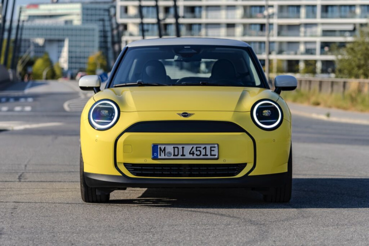 mini cooper e 2024: mehr fotos vom j01 ab 32.900 euro