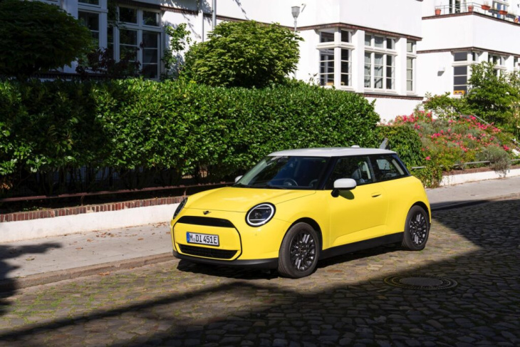 mini cooper e 2024: mehr fotos vom j01 ab 32.900 euro