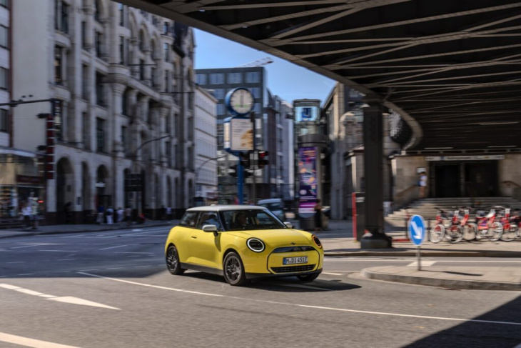 mini cooper e 2024: mehr fotos vom j01 ab 32.900 euro