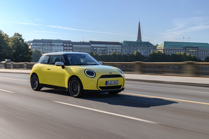 mini cooper e 2024: mehr fotos vom j01 ab 32.900 euro