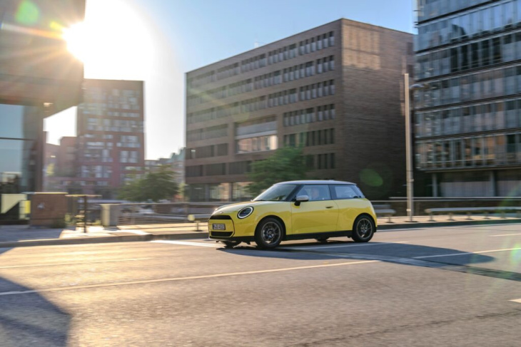 mini cooper e 2024: mehr fotos vom j01 ab 32.900 euro