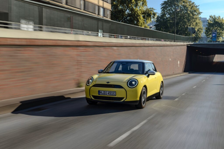 mini cooper e 2024: mehr fotos vom j01 ab 32.900 euro