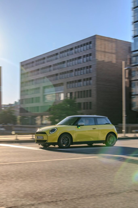 mini cooper e 2024: mehr fotos vom j01 ab 32.900 euro