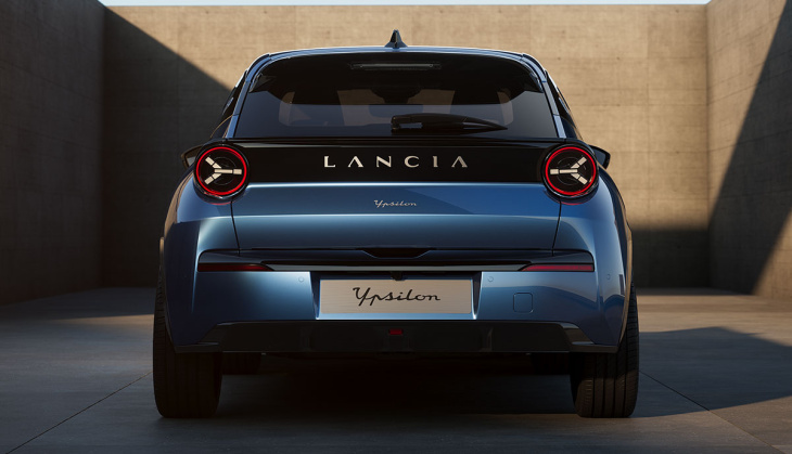lancia stellt neuen ypsilon als elektroauto vor