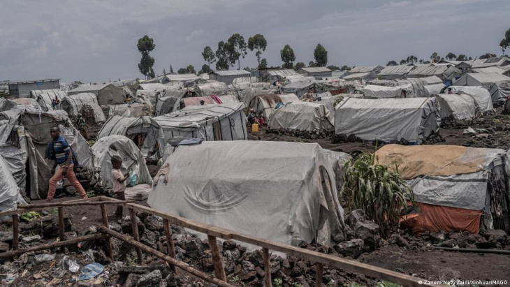 kämpfe im ostkongo: flüchtlinge auf dem weg nach goma