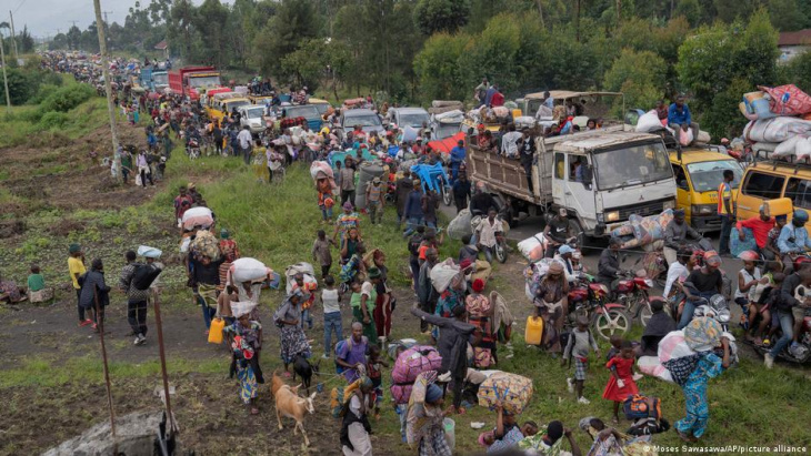 kämpfe im ostkongo: flüchtlinge auf dem weg nach goma