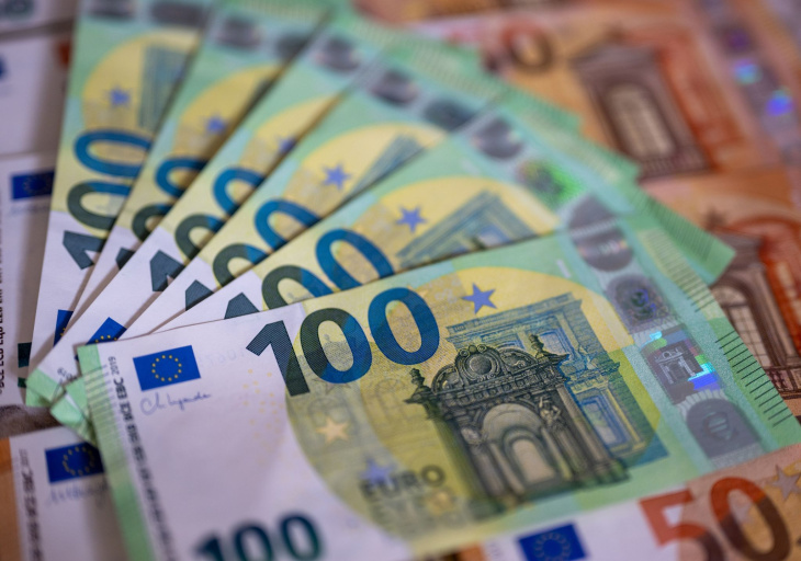 geldwäsche-verdacht nach fund von 700.000 euro in auto