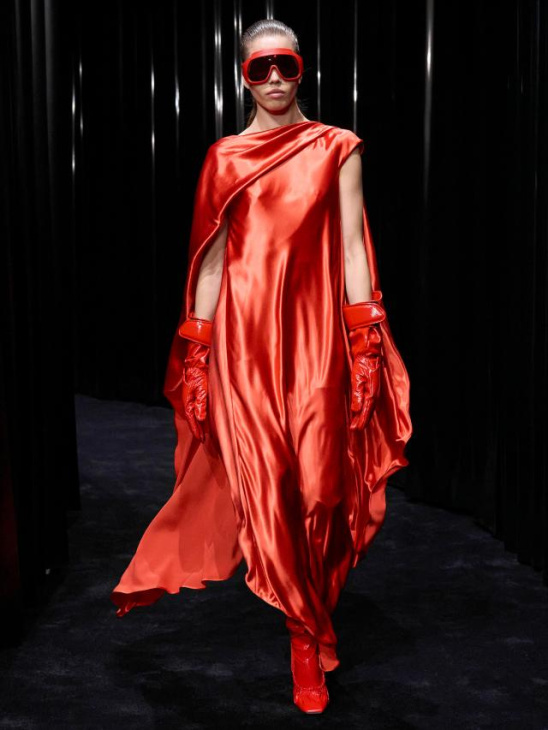 mailand fashion week: ferrari-designer rocco iannone im interview über lack, glanz und trend-farbe rot