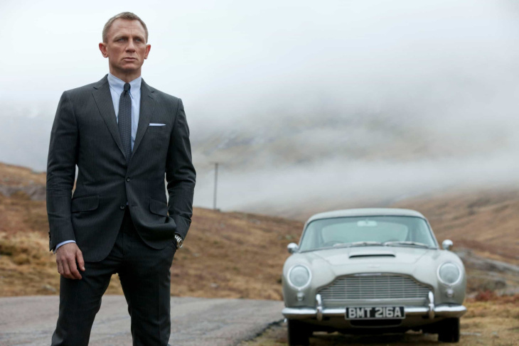 die liebe zwischen 007, der britischen königsfamilie und aston martin