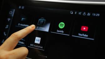 car-infotainment mit android automotive: app-store-pläne der autohersteller