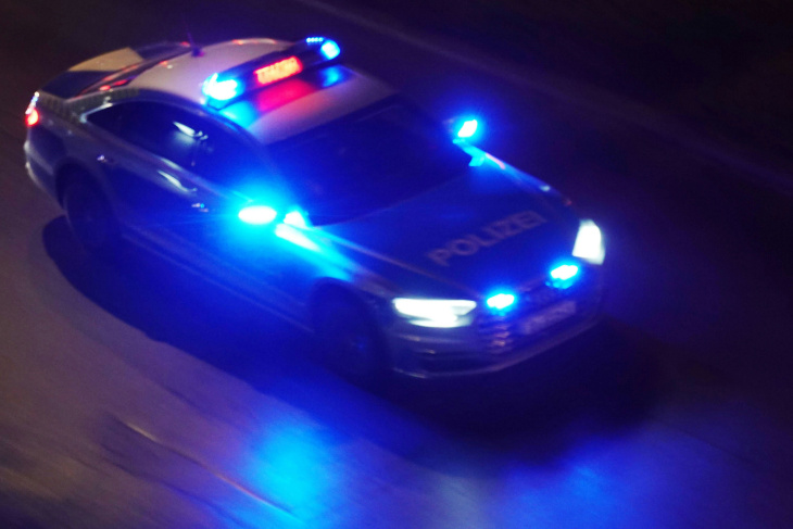 berlin-neukölln: 14-jähriger liefert sich verfolgungsjagd mit polizei – unfall mit mehreren autos