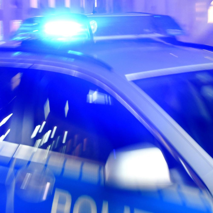 auto geriet in gegenverkehr: mehrere verletzte bei unfall auf brandenburger bundesstraße