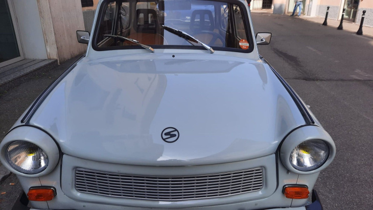 der legendäre trabant wurde auf einer italienischen straße gesichtet: fotos