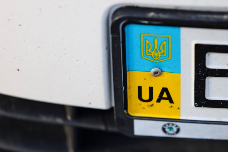 ukrainer bekommen mehr zeit für den kennzeichenwechsel