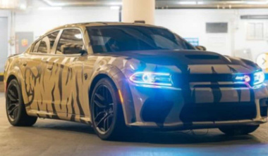 Fahrer mit modifiziertem Dodge Charger Hellcat von der Polizei in Seattle festgenommen