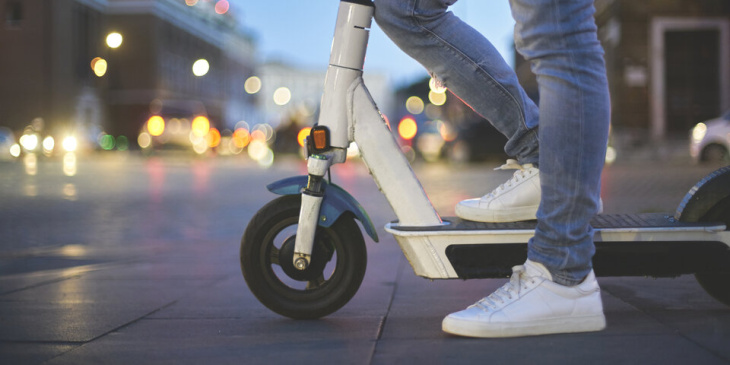 e-scooter von teenager auf 100 km/h aufgemotzt