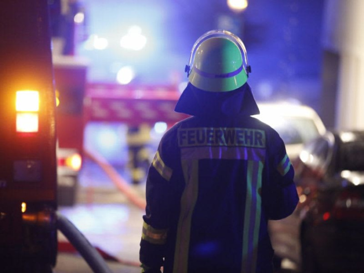 polizeimeldungen für delmenhorst, 02.04.2024: landkreis wesermarsch: brand eines pkws in butjadingen +++ zeugenaufruf