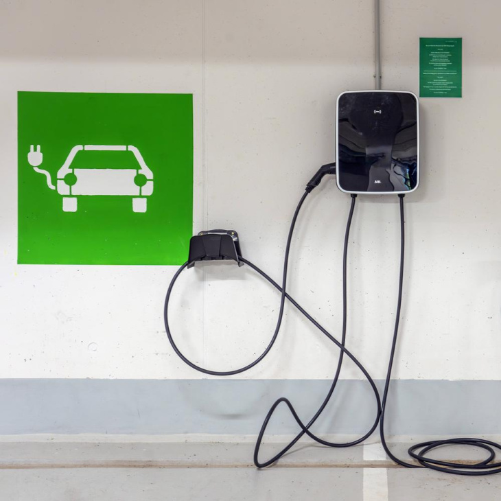 der e-mobilität den stecker gezogen: zahl neu zugelassener elektroautos geht deutlich zurück
