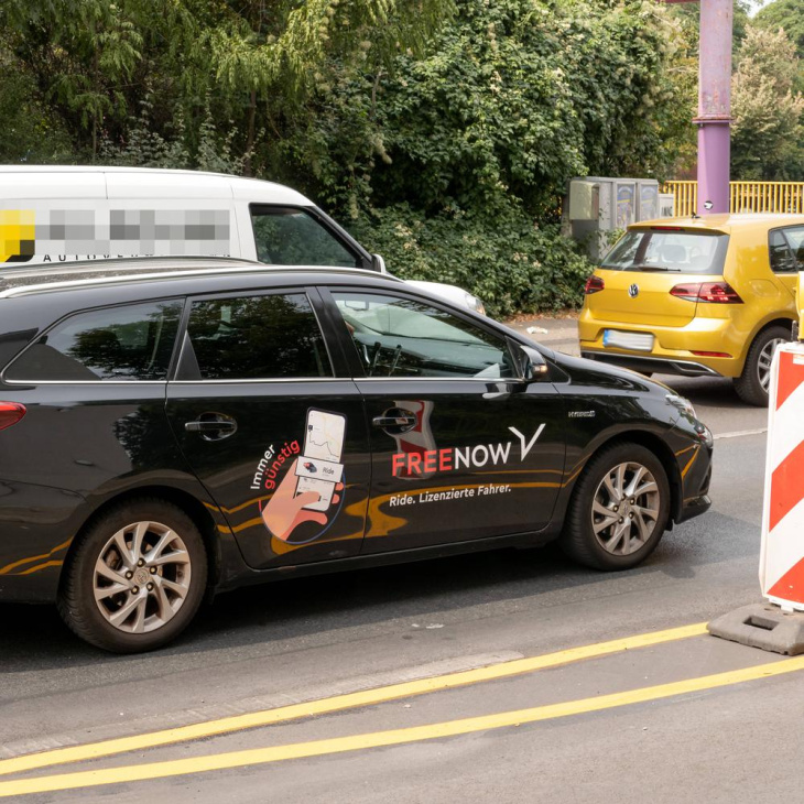 steuerbetrug auf mobilitäts-apps in berlin: uber-konkurrent freenow stellt geschäft mit mietwagen ein
