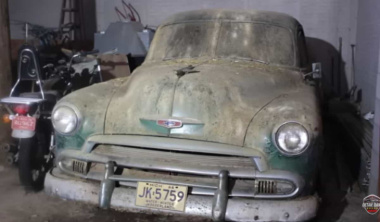 Ein Chevrolet von 1952 wurde in einer Scheune entdeckt und überrascht nach der Wäsche