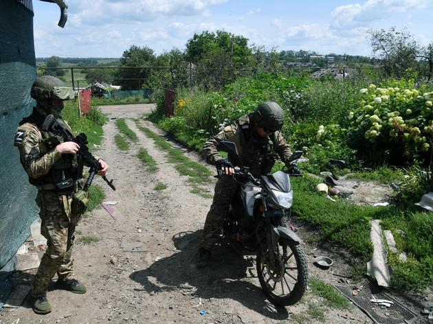 putins heldensymbolik: russland nutzt kamikaze-motorräder in der ukraine