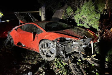 Lamborghini nur noch Schrott: 13-Jähriger ergaunert sich Schlüssel und rast in Straßengraben