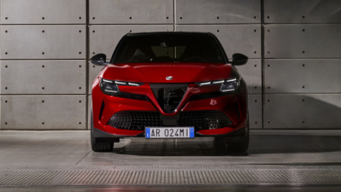 VerrÃ¼ckter Streit um den ersten vollelektrischen Alfa Romeo