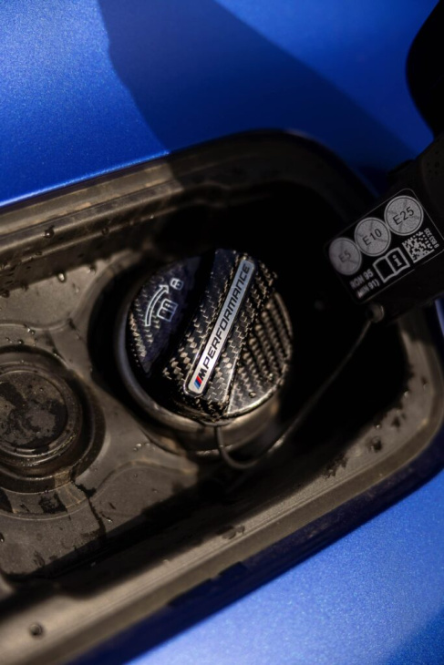 bmw m240i: portimao blau und viel carbon am hecktriebler