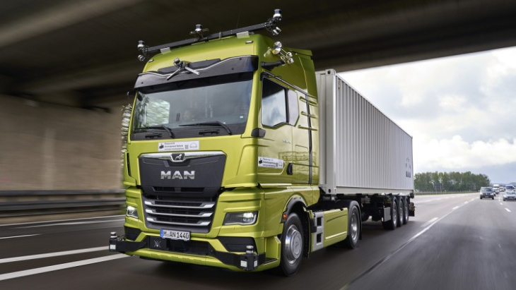 transportbranche: fahrerlose lastwagen kommen auf die autobahn
